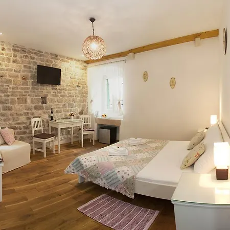 ラグジュアリー ルーム ココラ 4*