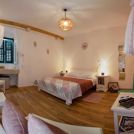 ラグジュアリー ルーム ココラ 4* スプリト