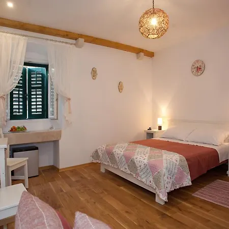 ラグジュアリー ルーム ココラ 4* スプリト